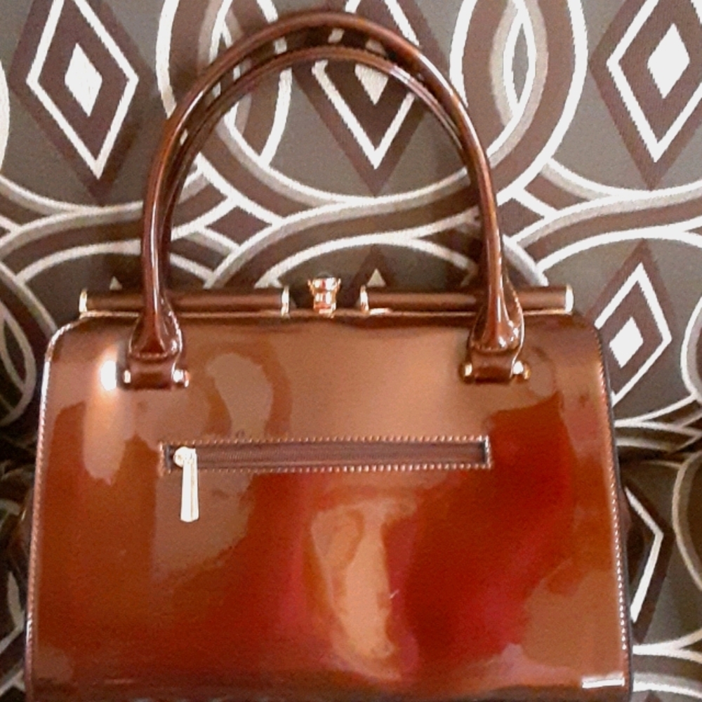 NWT~Carolyn Tucker~Brass & Gold Purse
